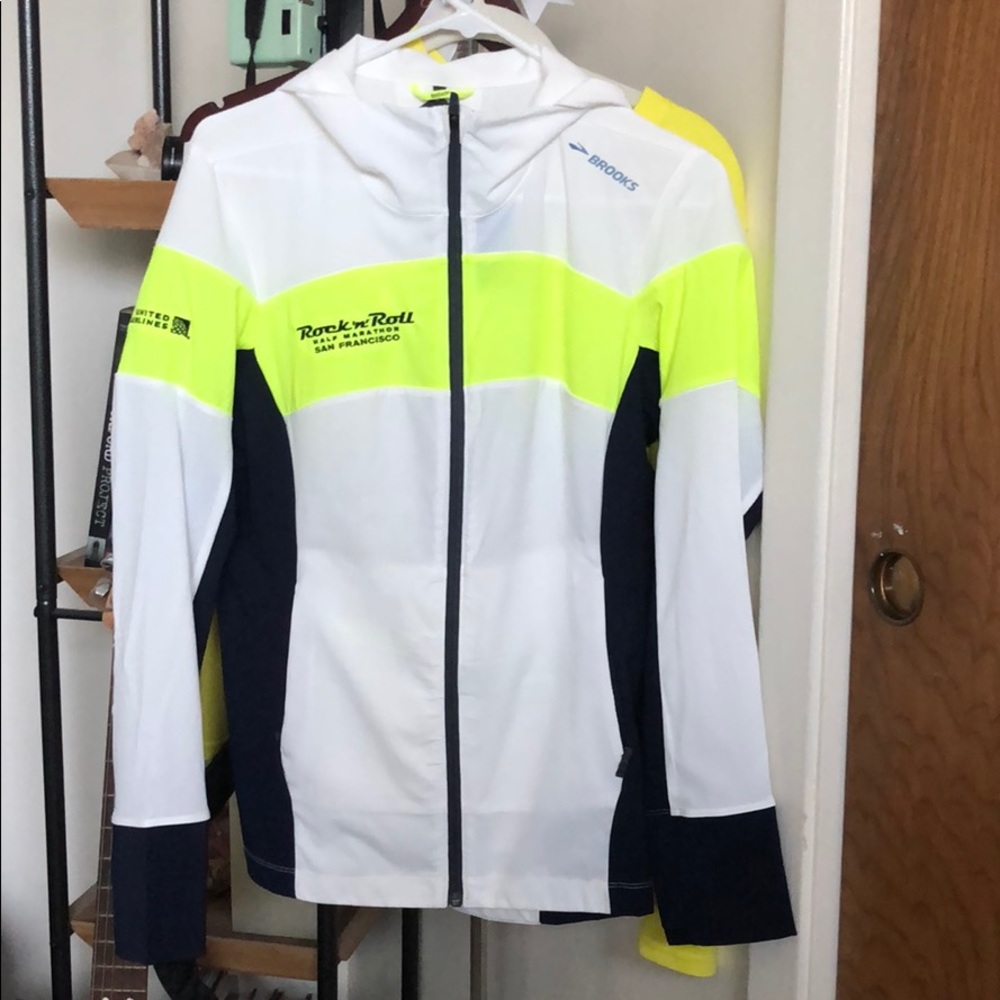 NWT Brooks Canopy Jacket | Brooks Running Shoes Co